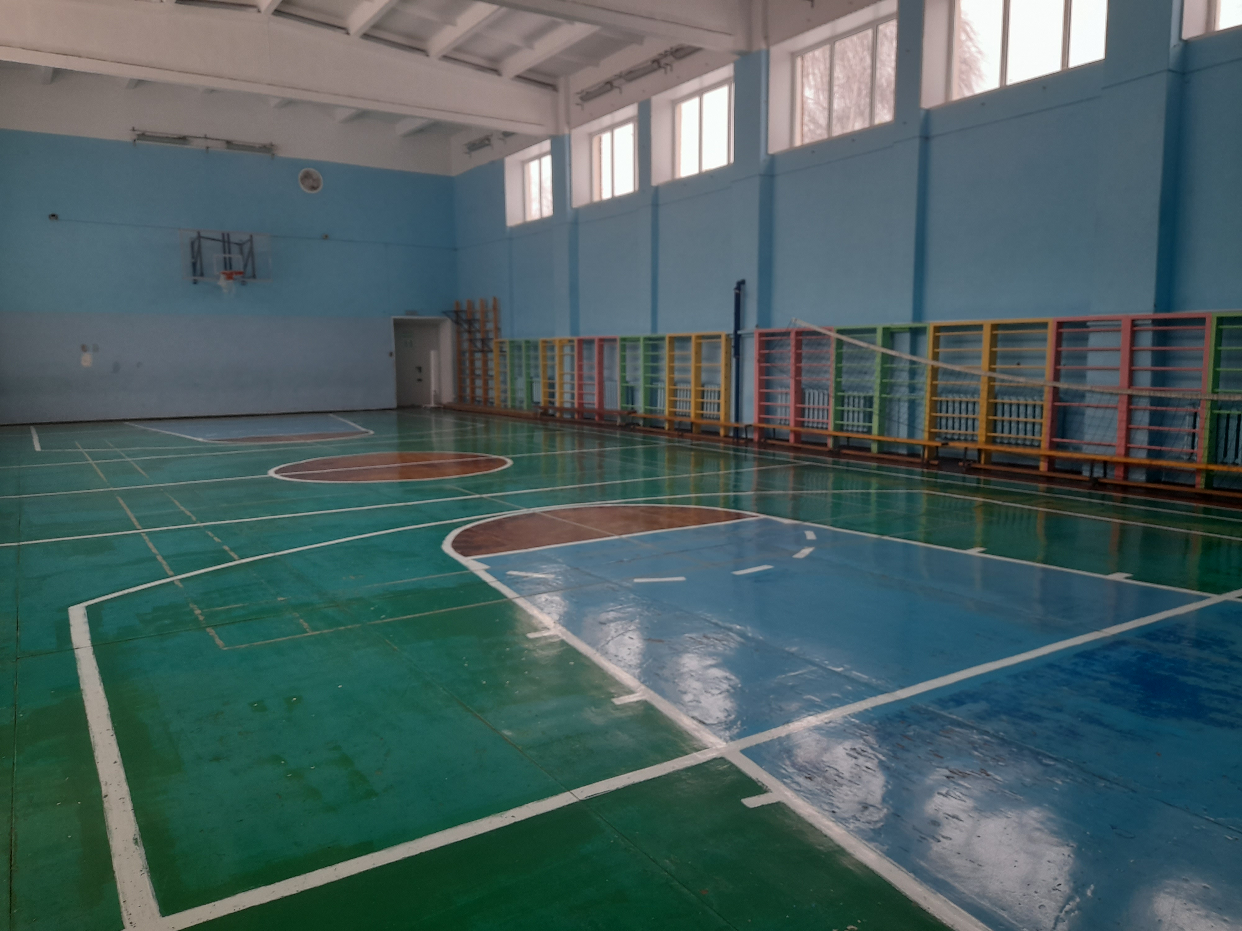 Спортивный зал школы